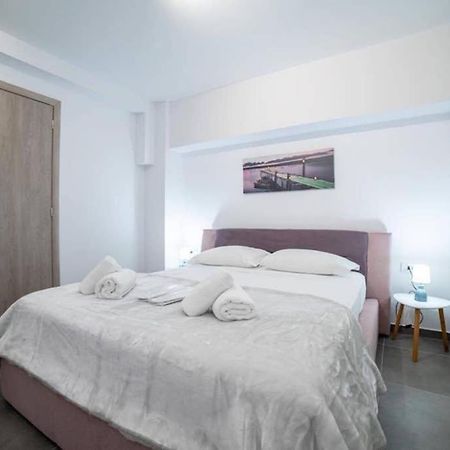 Brand New Aprt With Backyard In Lycabettus Hill ! Apartment Athens Ngoại thất bức ảnh