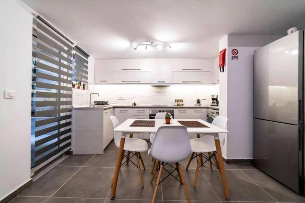 Brand New Aprt With Backyard In Lycabettus Hill ! Apartment Athens Ngoại thất bức ảnh