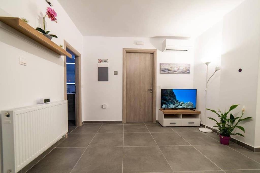 Brand New Aprt With Backyard In Lycabettus Hill ! Apartment Athens Ngoại thất bức ảnh