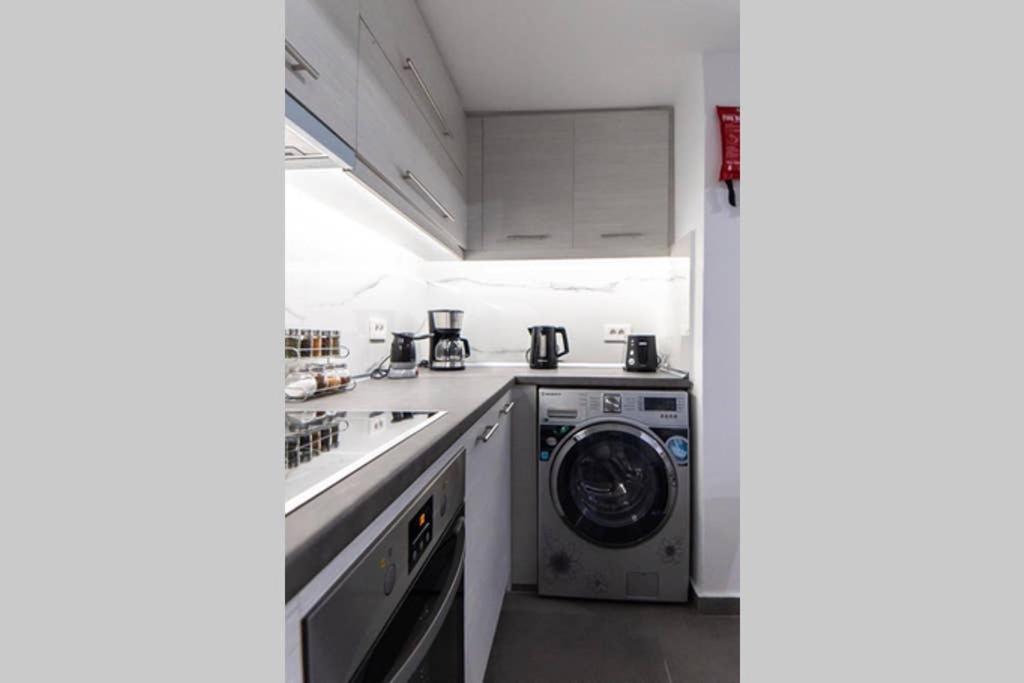 Brand New Aprt With Backyard In Lycabettus Hill ! Apartment Athens Ngoại thất bức ảnh