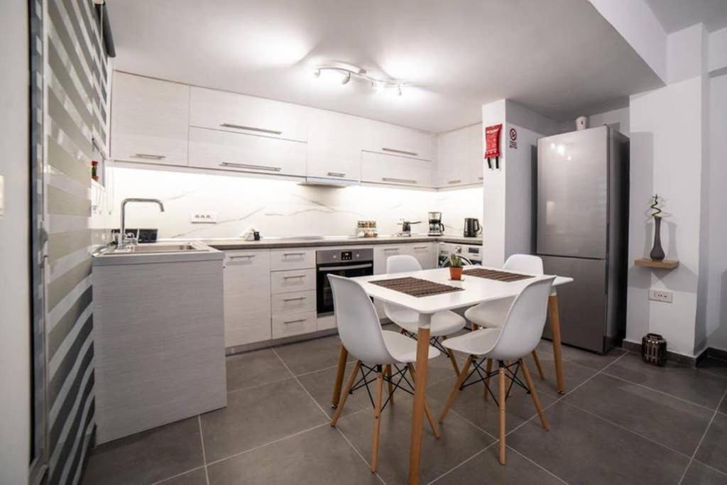 Brand New Aprt With Backyard In Lycabettus Hill ! Apartment Athens Ngoại thất bức ảnh